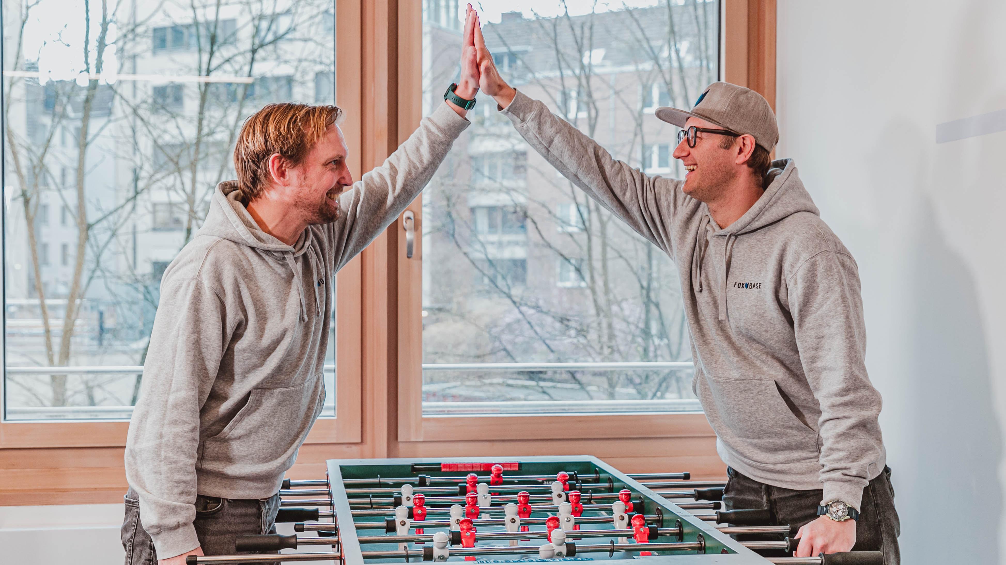 Benjamin Dammertz und Carsten Dolch beim Tischfußball