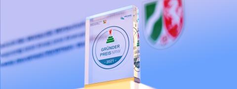 Pokal des GRÜNDERPREIS NRW 2021