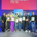 Group picture of the winners of the final of the roadshow "Meet, Greet + Beat" with Minister Neubaur